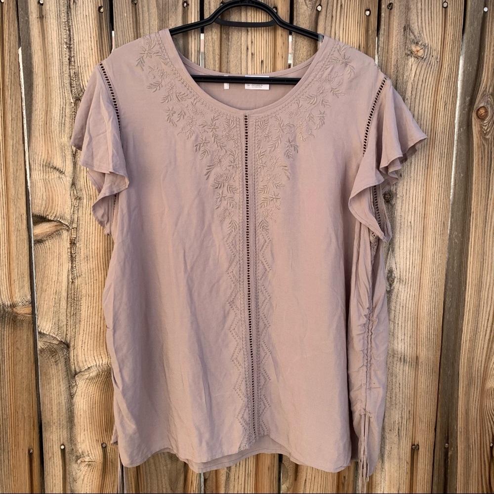 ⛱ Flutter Sleeve Embroidered Top